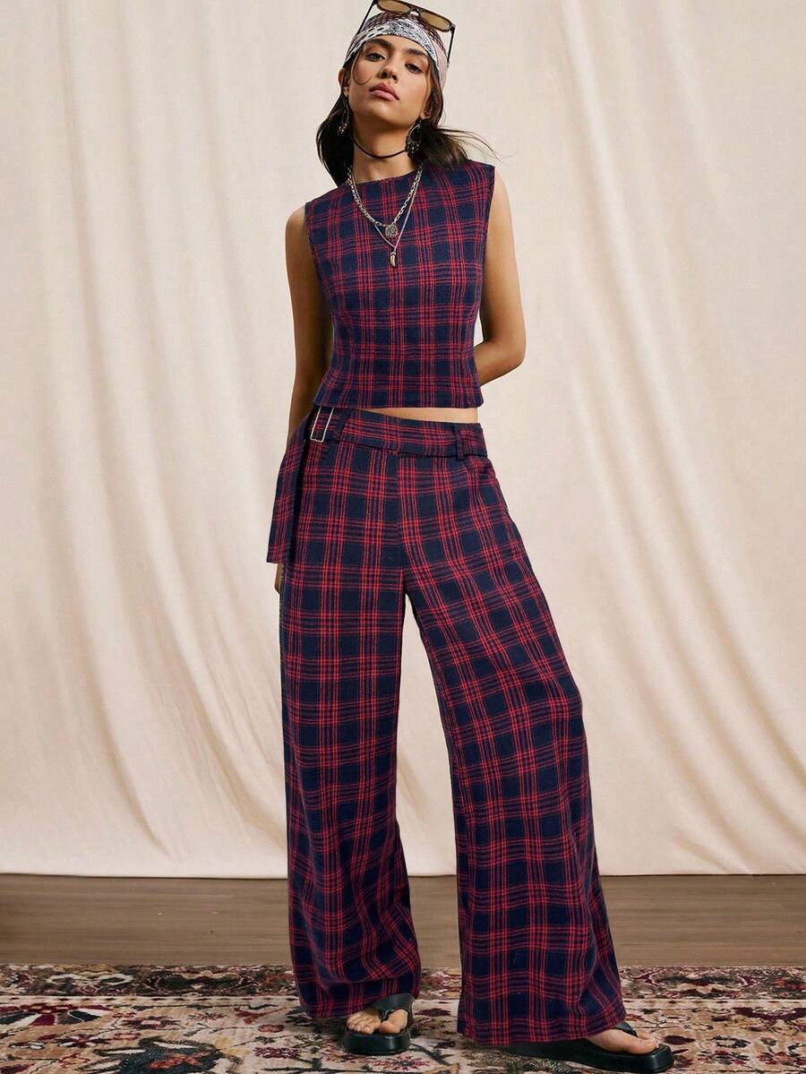 Easelle Bộ 2 món áo crop top không tay kẻ caro du mục cổ điển kèm thắt lưng kim loại và quần ống rộng cho nữ - Đỏ - Xem 1