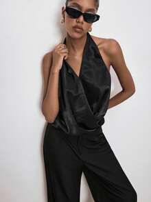 ATUI Studio Áo kiểu tối giản, thanh lịch, đơn giản dành cho nữ, chất liệu satin đen, cổ yếm, thích hợp cho tiệc Giáng sinh, Năm mới, áo đen, phong cách Giáng sinh, Năm mới, tiệc tùng, Lễ Tạ ơn, vẻ ngoài sang trọng, thanh lịch, thiết yếu. - màu đen - Xem 5