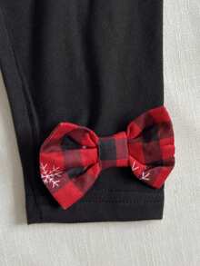 SHEIN Bộ đồ bé gái màu đỏ đen kẻ caro họa tiết bông tuyết, hươu, cây thông Noel, tay bồng, cổ tròn và eo chun, nơ kẻ caro kèm băng đô, thích hợp cho kỳ nghỉ Giáng sinh, thoải mái và năng động. - Đỏ - Xem 4