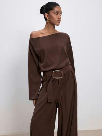 ATUI Studio Set di top a maniche lunghe con spalla obliqua oversize e pantaloni a gamba dritta minimalista