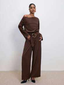 ATUI Studio Minimalistisches, locker geschnittenes Top mit schräger Schulter und langem Ärmel sowie gerade geschnittene Hose als Set