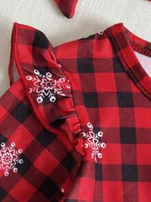 SHEIN Bộ đồ bé gái màu đỏ đen kẻ caro họa tiết bông tuyết, hươu, cây thông Noel, tay bồng, cổ tròn và eo chun, nơ kẻ caro kèm băng đô, thích hợp cho kỳ nghỉ Giáng sinh, thoải mái và năng động. - Đỏ - Xem 5