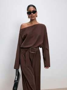 ATUI Studio Minimalistisches, locker geschnittenes Top mit schräger Schulter und langem Ärmel sowie gerade geschnittene Hose als Set