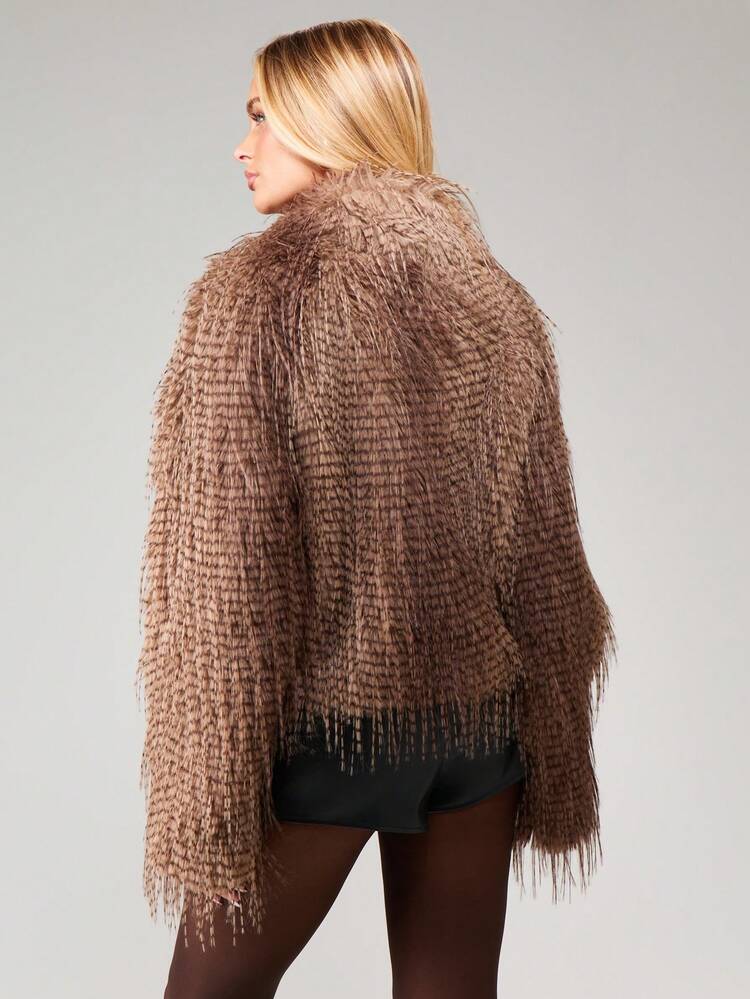 MISSGUIDED ふわふわフェイクファーコート（トグル開閉）｜MISSGUIDED