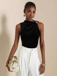 SHEIN Veneréa Blusa asimétrica de mujer de unicolor de terciopelo + hebilla de metal