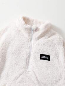 SHEIN ChillGRL مجموعة من قطعتين تتكون من هوديي بجيب وياقة فرو للبنات وسروال ضيق أحادي اللون، مريح وملائم للارتداء، للخريف/الشتاء - أبيض - مشاهدة 6