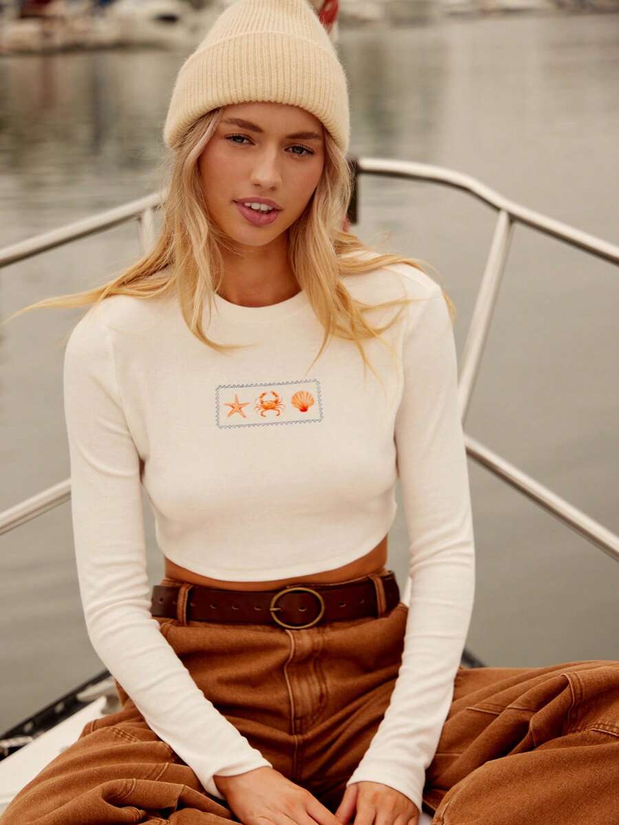 WESTFADE Seashell, Crab, & Starfish Graphic Print Rib Knit Crew Neck Cropped Long Sleeve Shrunken Baby T-Shirt Cute Fall Top, Western Wear For Women, Autumn, Winter, Boho, Casual, Coastal Cowgirl, Nashville Country - White - View 1