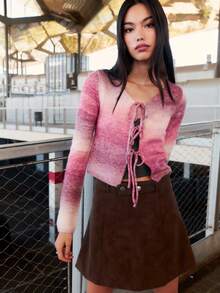 Nöista 粉色至奶油色渐变长袖开衫，正面饰有三个装饰蝴蝶结；俏皮而少女，适合舒适的秋季分层穿着，令人愉悦的冬季造型，以及迷人的万圣节、圣诞节或新年节日时刻。 - 彩色 - 查看 7