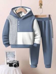 SHEIN 2 件套男童休闲经典拼色图案印花宽松套头连帽衫运动衫套装，适合秋冬季