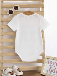 SHEIN Unisex Infant 0-3Y Casual 2026 Slogan Knit Short Sleeve Bodysuit, Suitable For All Seasons, Daily Wear, Layering, Fits 3-24 Months Baby Boys, Baby Clothing Neutral Baby Clothes Unisex 2026 Baby New Year Clothes 2026 Baby Clothes - White - View 2