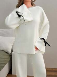 EURMUSE Ensemble tricoté 2 pièces pour femmes en tenues d'automne/hiver : pull col rond décontracté à manches ballons de couleur blanc pur avec ruban de couleur contrastante aux poignets et pantalon en tricot de couleur unie à jambes larges