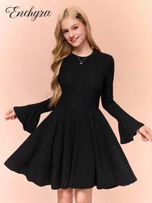 SHEIN 少女优雅黑色连衣裙，腰部收拢，下摆呈喇叭形，圆领喇叭袖设计，适合参加派对，可搭配夹克、外套、风衣等叠穿。 - 黑色 - 查看 6