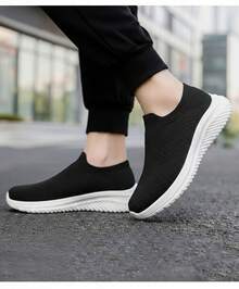 Women Sports Shoes - Hitam - View 3