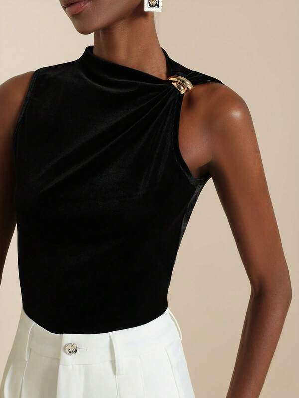 SHEIN Veneréa Chaleco asimétrico de mujer de unicolor de terciopelo + hebilla de metal