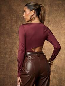 Hauture Asymmetrischer, sexy, elastischer Strick-Bodysuit in Unifarbe mit Metallring-Dekor, Langarm - Bordeaux - Übersicht 5