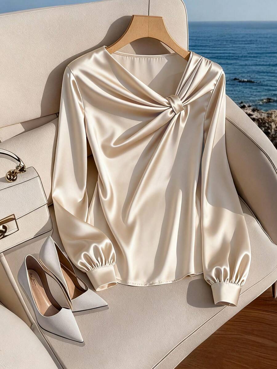 GlowEve CURVE Damen Große Größen Satin asymmetrischer Kragen glänzende Bluse, elegant für Party, Nachmittagstee, Pendeln, apricotfarbenes Langarmhemd - Aprikosenfarben - Übersicht 1