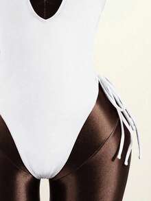 Zestiva 2026春夏女士新款可调节细肩带深V领无线白色度假比基尼泳装