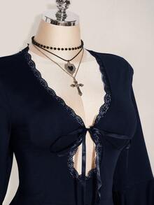 SHEIN ICON Große Größen V-Ausschnitt Spitze Patchwork Weite Ärmel Strickkleid, Sexy V-Ausschnitt Rückenfreies Schleifenkleid Mini, Y2K, Halloween Kostüm