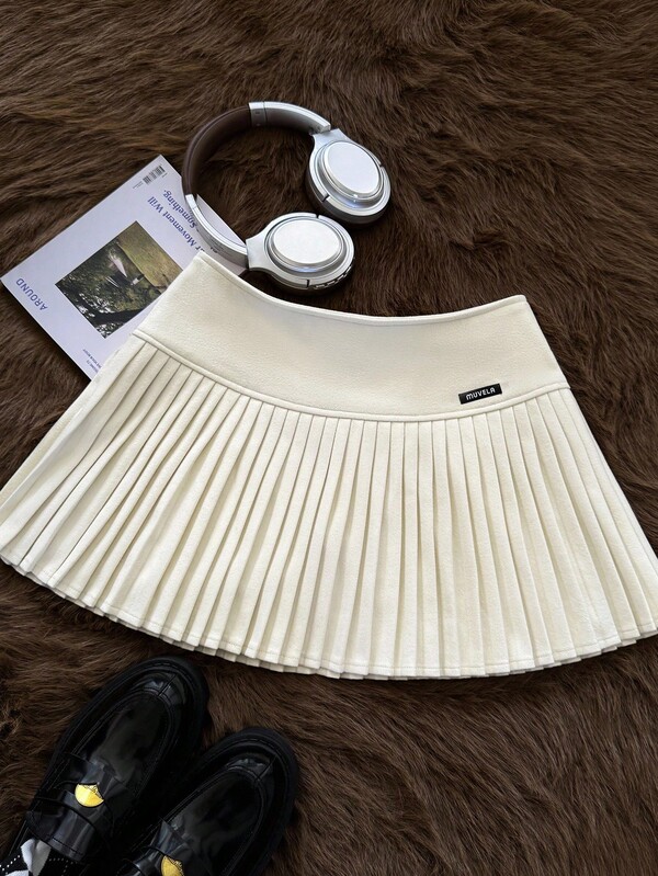 Muvela Falda corta plisada de talle bajo para mujer, color beige, con forro de pantalón corto incorporado, estilo académico retro, con vibra vintage, adecuada para Navidad, uso diario, reuniones entre hermanas, elegante y grácil, versátil para otoño/invierno, Navidad