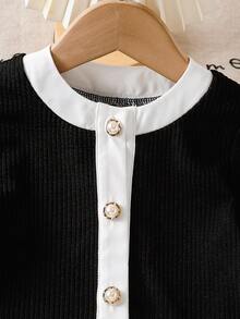 Elladie kids 女童黑白拼接仿珍珠纽扣装饰白色荷叶边蝴蝶结连衣裙，适合圣诞节、派对、日常穿着。秋冬季 - 黑色 - 查看 6