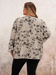 SHEIN CURVE+ Camisa casual de manga larga con cuello en V y estampado floral en toda la prenda, talla grande - Camel - Ver 2