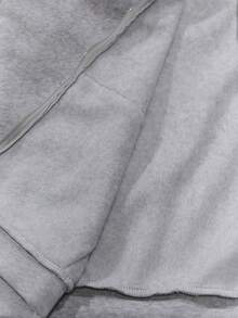 秋冬青少年英文字母印花连帽拉链外套 - 撞色字母印花混合街头风格，适合秋冬的温暖针织面料，休闲宽松版型，舒适材质，时尚日常穿着！