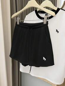 GlowEve 女士时尚休闲运动风刺绣撞色条纹圆领宽松T恤和高腰抽绳斜口袋宽松休闲运动短裤2件套 - 黑與白 - 查看 4