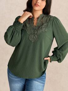 SHEIN LUNE Blusa Casual Reta de Manga Longa com Decote Rendado, Recorte, Pompom de Tecido, Babado e Franzido, Plus Size - Verde Militar - Visão 5