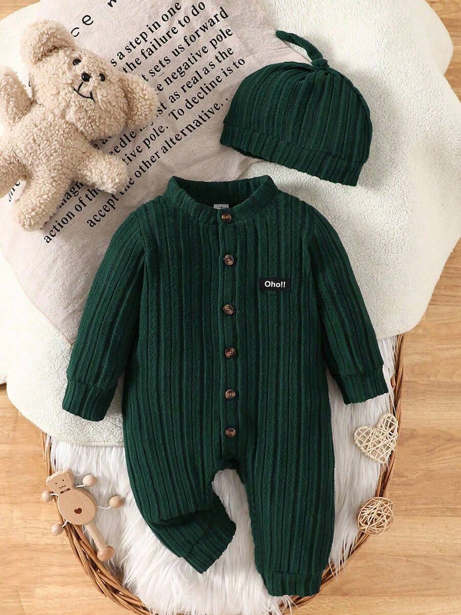 SHEIN 1件套男婴纯色字母贴片连体衣，舒适休闲，适合男婴秋、春、冬季穿着。这款百搭耐穿的连体衣适合男婴日常生活中的各种场合，让他们在秋、春、冬季保持时尚舒适。无论上学还是居家，男婴都可以穿着这款连体衣。