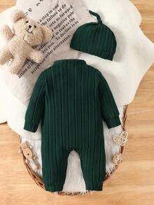 SHEIN 1件套男婴纯色字母贴片连体衣，舒适休闲，适合男婴秋、春、冬季穿着。这款百搭耐穿的连体衣适合男婴日常生活中的各种场合，让他们在秋、春、冬季保持时尚舒适。无论上学还是居家，男婴都可以穿着这款连体衣。