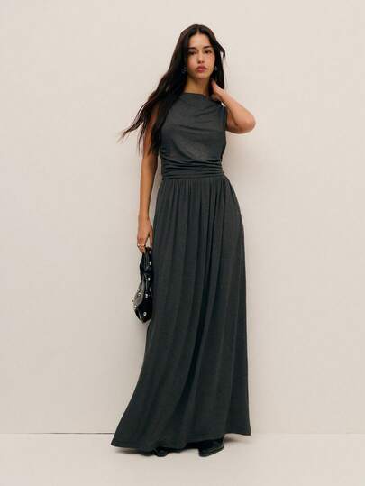 Nöista Floor-Length Dress With A Softly Gathered Waist And Boat Neckline; Flowing Skirt And Fitted Bodice Suit Elegant Autumn Evenings And Formal Winter Gatherings, Including New Year Celebrations.