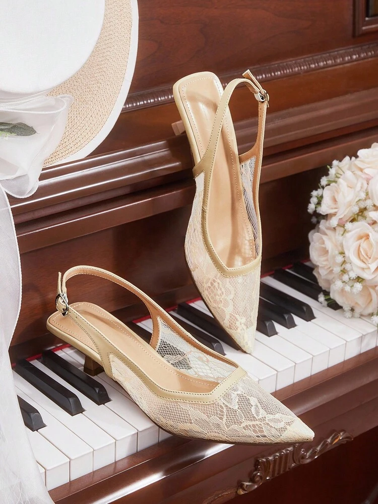 CUCCOO HITCHD Zapatos de tacón elegantes y románticos para mujer con puntera puntiaguda, tacón de gatito y bordado floral de encaje en color champán, adecuados para vestidos, bodas, fiestas, citas y ocasiones festivas como Halloween, Navidad, Acción de Gracias, cumpleaños y San Valentín