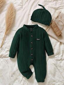 SHEIN 1件套男婴纯色字母贴片连体衣，舒适休闲，适合男婴秋、春、冬季穿着。这款百搭耐穿的连体衣适合男婴日常生活中的各种场合，让他们在秋、春、冬季保持时尚舒适。无论上学还是居家，男婴都可以穿着这款连体衣。