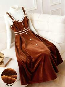 GlowEve 女士天鹅绒撞色丝带腰部 A 字优雅日常通勤商务法式浪漫约会派对圣诞节无袖棕色吊带连衣裙 - 棕色 - 查看 1
