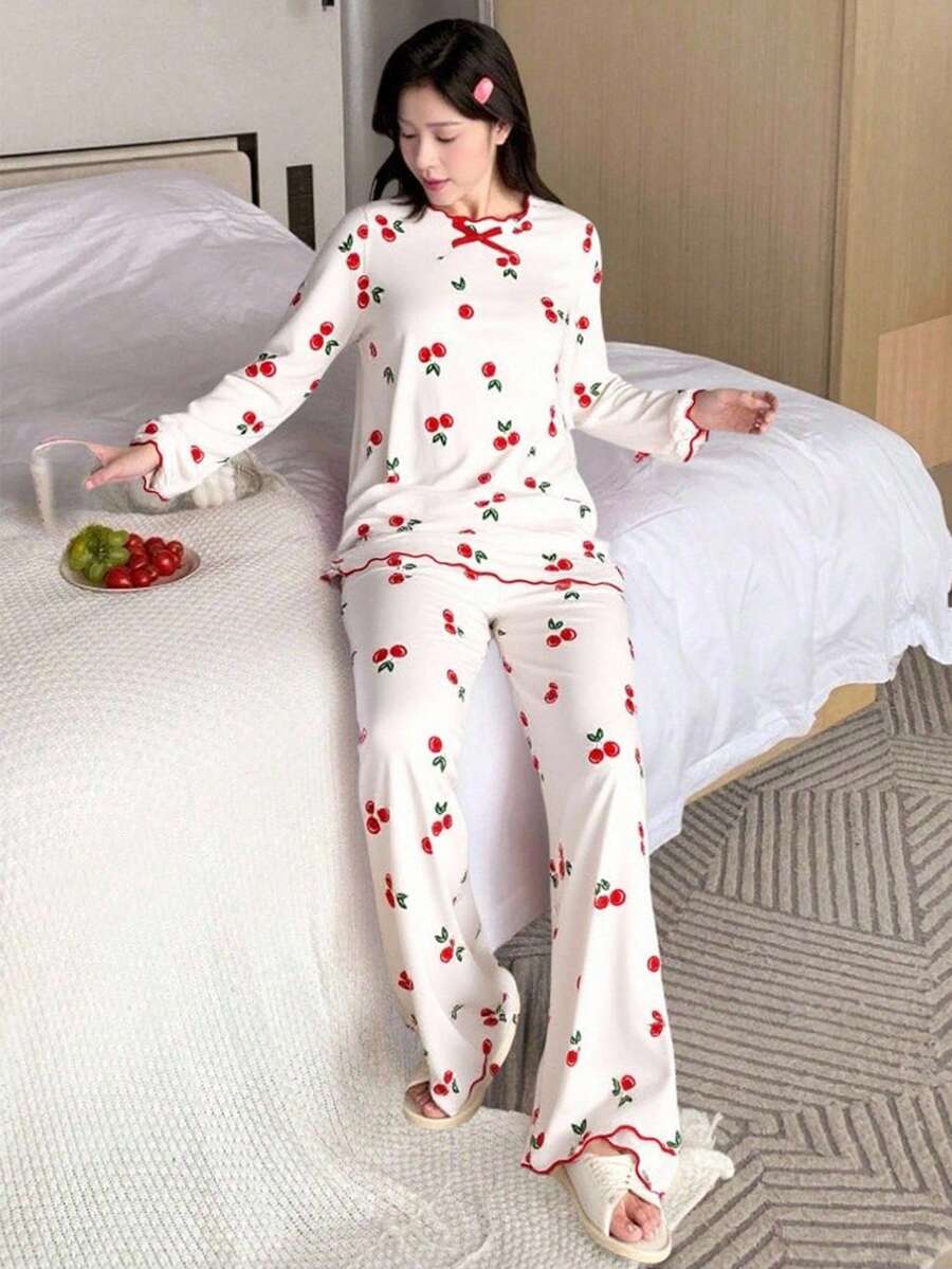 少女睡衣套装,包含一件甜美樱桃印花白色T恤(饰有撞色荷叶边)和一条宽松樱桃印花长裤,长袖家居服,秋冬樱桃睡衣套装 - 白色 - 查看 1