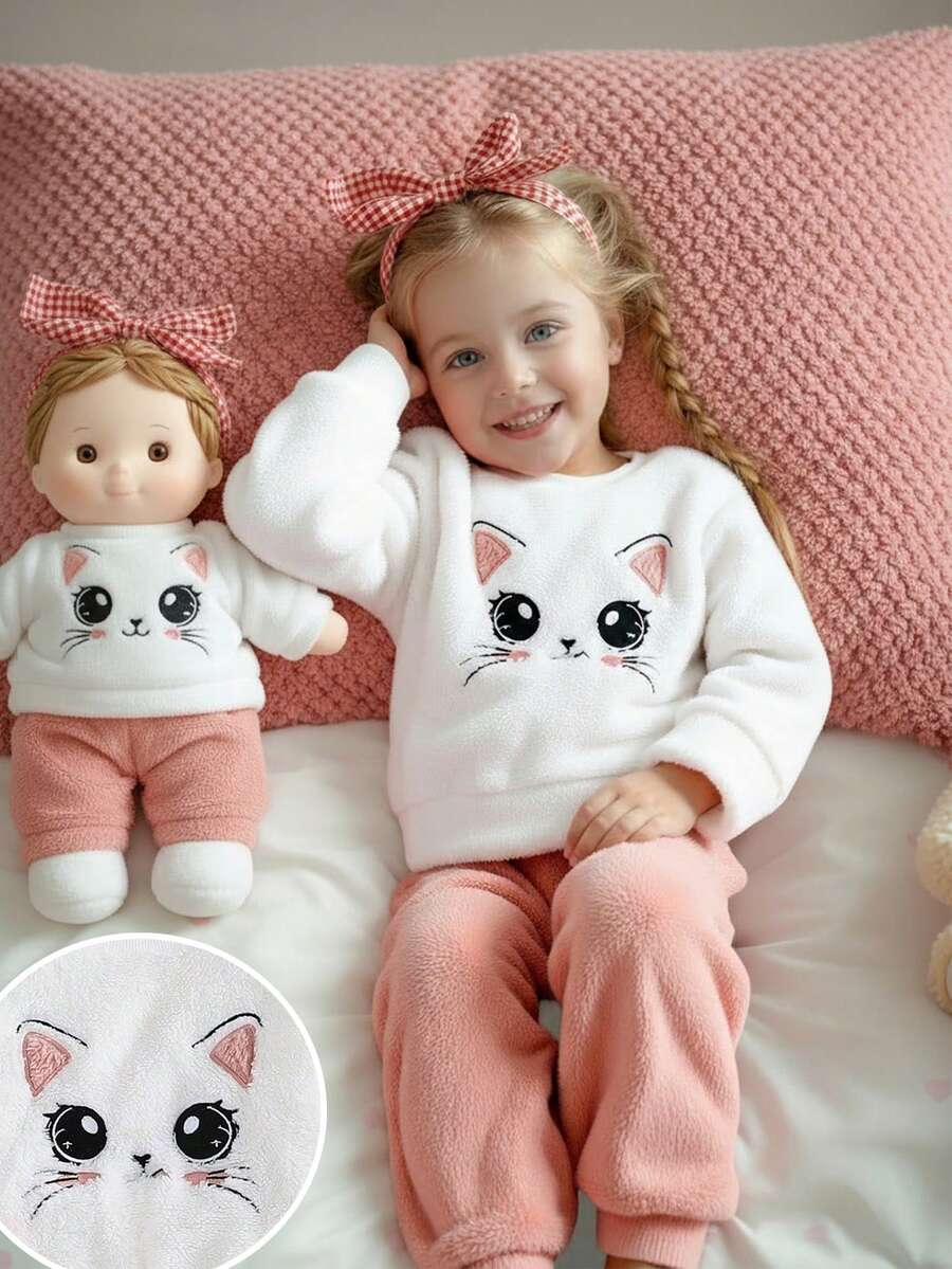 SHEIN 2 pezzi/set Pigiama morbido in pile con ricamo di gatto e cuore, manica lunga girocollo, top a contrasto caldo e pantaloni con coulisse, abbigliamento da notte autunno/inverno - Rosa Baby - Visualizzare 1
