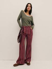 Nöista 优雅别致的双色罗纹针织上衣，领口采用层叠设计，尽显时尚气息。是打造精致现代的夏季穿搭和春假造型的完美之选。 - 綠色 - 查看 3