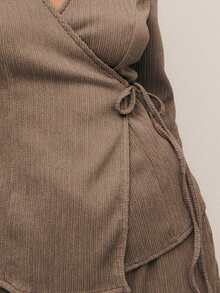 Nöista Dwurzędowa marynarka w kształcie pudełka z szerokimi rękawami i kieszeniami bocznymi; czyste linie i minimalistyczne detale tworzą elegancki wygląd, który doskonale sprawdza się jesienią i zimą, świetnie sprawdza się w szykownych stylizacjach na Halloween oraz jako element ubioru na kolacje świąteczne lub noworoczne spotkania. - Brązowy - Zobacz 8