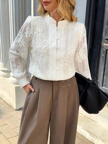 Chiquease Top Elegante Vintage Francesa para Mulheres, Novo Lançamento de Outono 2025, Top com Acabamento em Renda de Crochê, Fechamento Sofisticado com Botões, Versátil para Uso Diário e Transporte - Damasco - Visão 6