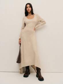 Nöista 这款柔和米色的罗纹针织长裙，采用修身胸衣、长袖和独特的交叉领口设计。飘逸的裙摆增添动感，使其成为冬季活动、圣诞聚会或女士冬季服装系列中优雅日常穿着的完美之选。 - 杏色 - 查看 5