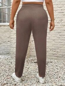 SHEIN Essnce Pantalones de lápiz con parche de bolsillo para mujer de talla grande, moda casual y versátil para vacaciones - Marrón - Ver 2