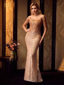 MOTF Soiréza 奢华串珠露肩美人鱼拖地长裙，露肩 U 领，后背带饰，珍珠链装饰，修身廓形，适合特殊场合