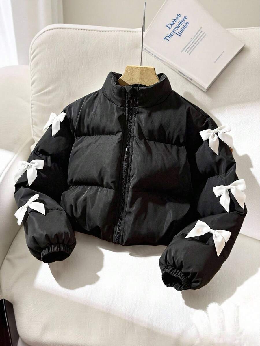 SHEIN Tween Girls Solid Black Color Stand Collar Casual Contrast White Bow Detail Winter Coat, Thickened Loose Fit Oversized Padded Coat Girls Black Puffer Jacket Puffer Jacket With Bows Cropped Puffer Jacket Black Cropped Puffer Jacket Tween Puffer Jacket Girls Cropped Puffer Jacket Black Puffer Jacket With Bows Bow Jacket Black Jacket For Kids Cute Jacket Cropped Jacket Teen Tween Crop Jacket - Black - View 1