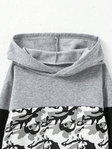 SHEIN Vacaura 男童服装连帽运动服上衣和裤子，迷彩撞色 - 男童秋冬服装 - 男童服装套装适合8-12岁 - 黑色 - 查看 4