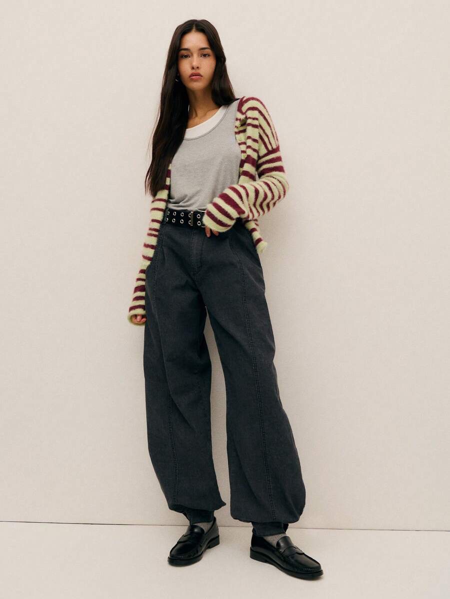 Nöista Relaxed-Fit Black Pants With A Vintage Washed Effect And Tapered Silhouette; Elasticated Cuffs And Minimal Seams Give Modern Flair For Fall Streetwear And Comfortable Winter Layering.