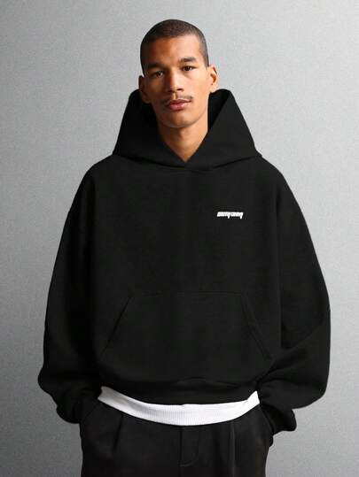 SUMWON 短款套头连帽衫，配有抽绳兜帽和中央口袋，适合休闲街头服饰