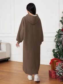 SHEIN Vestido minimalista de otoño/invierno con capucha bordada con letra de felpa de oso de peluche para adolescentes - Marrón - Ver 2
