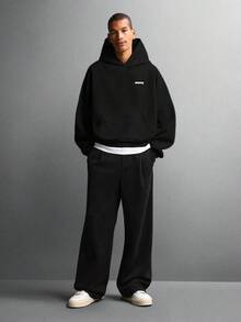 SUMWON 短款套头连帽衫，配有抽绳兜帽和中央口袋，适合休闲街头服饰