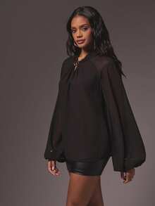 Hauture 女式性感黑色褶饰高领灯笼长袖衬衫，带有时尚金属装饰 - 黑色 - 查看 3