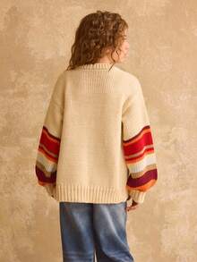 Nuevo suéter de estilo vintage de nicho para niñas preadolescentes en otoño/invierno con mangas a rayas de contraste arcoíris y diseño de cuello en V, suéter de punto holgado y grueso, chaqueta de punto oversize de moda